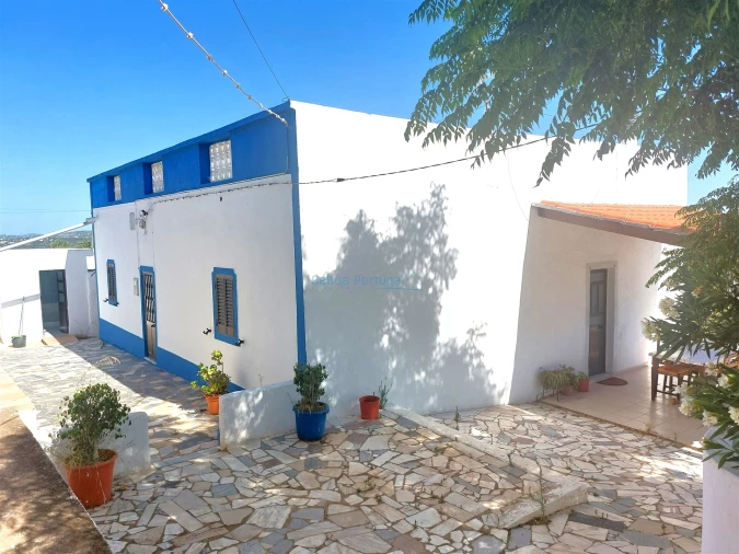 Moradia T4 para Venda em Santa Barbara de Nexe