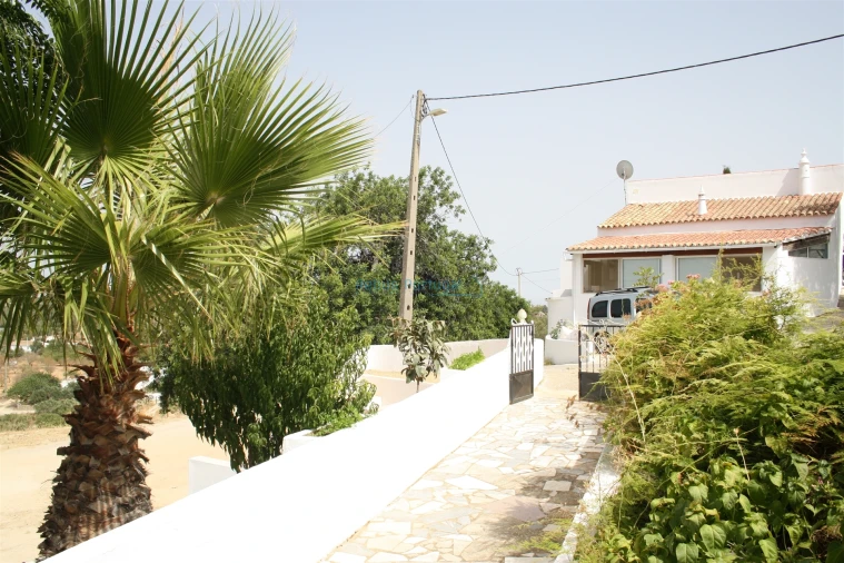 Moradia T4 para Venda em Santa Barbara de Nexe Foto 22