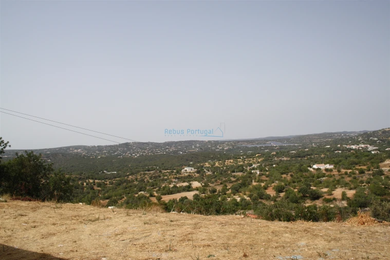 Moradia T4 para Venda em Santa Barbara de Nexe Foto 12