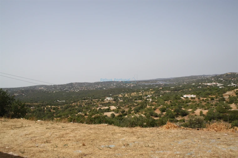 Moradia T4 para Venda em Santa Barbara de Nexe Foto 13