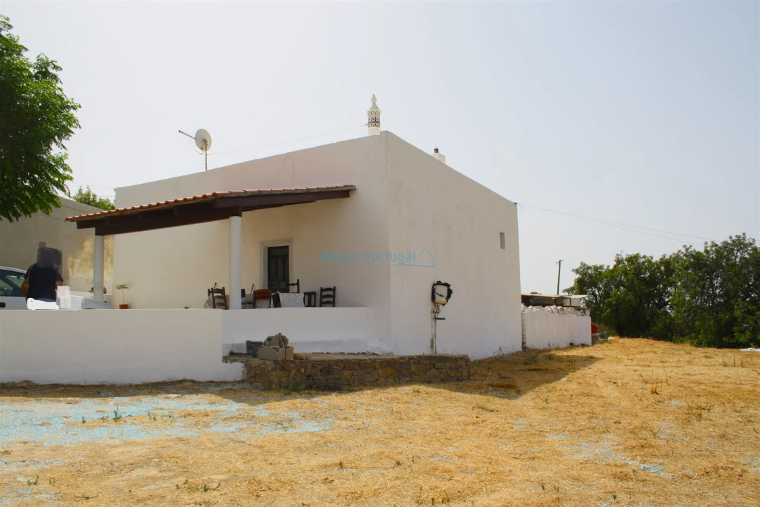 Moradia T4 para Venda em Santa Barbara de Nexe Foto 16