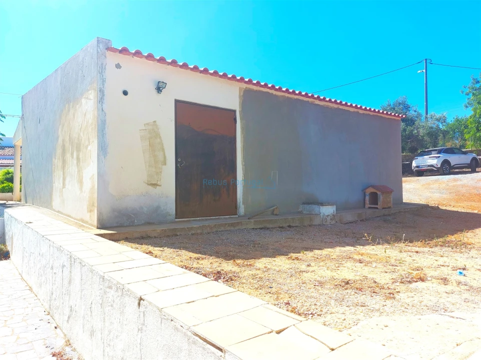 Moradia T4 para Venda em Santa Barbara de Nexe Foto 9