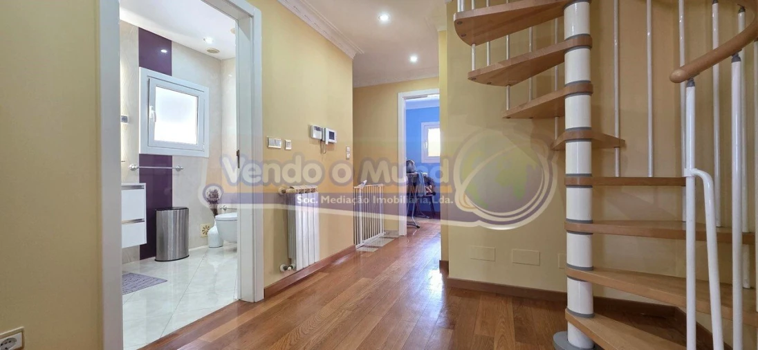 Moradia T5 para Venda em Santa Iria de Azoia, São João da Talha e Bobadela Foto 12