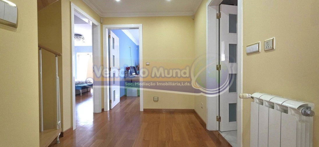 Moradia T5 para Venda em Santa Iria de Azoia, São João da Talha e Bobadela Foto 13