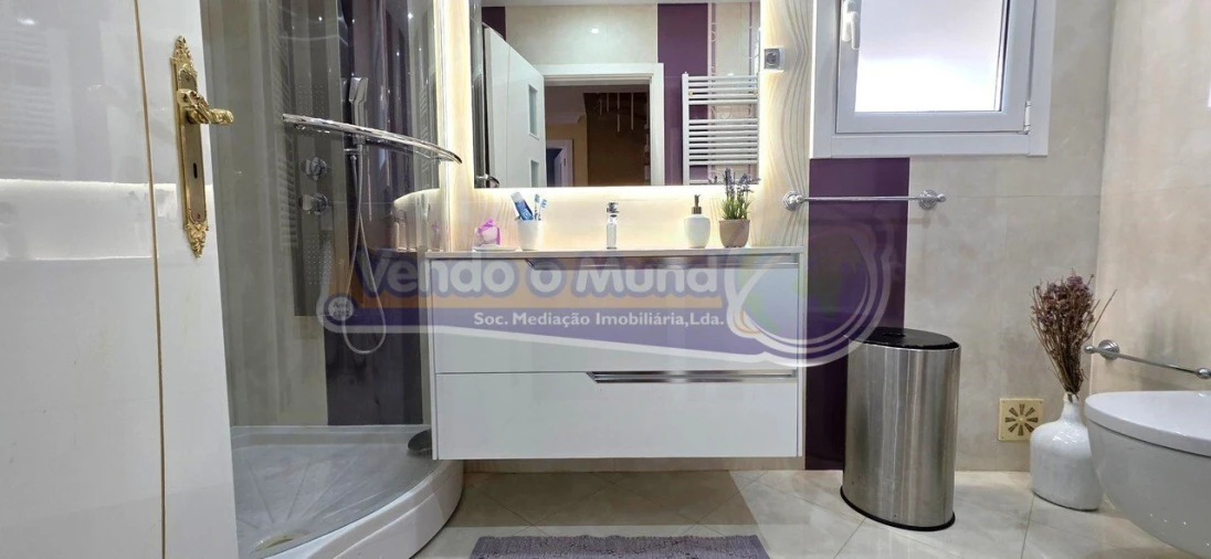 Moradia T5 para Venda em Santa Iria de Azoia, São João da Talha e Bobadela Foto 9