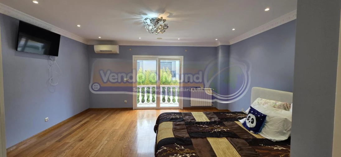 Moradia T5 para Venda em Santa Iria de Azoia, São João da Talha e Bobadela Foto 15