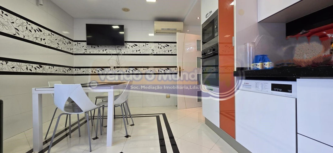 Moradia T5 para Venda em Santa Iria de Azoia, São João da Talha e Bobadela Foto 2