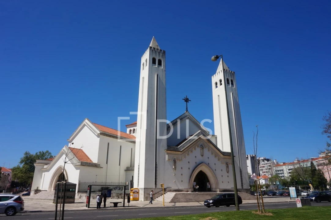 Loja para Venda em Alvalade Foto 16