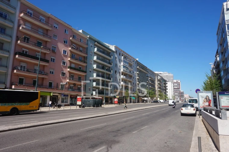 Loja para Venda em Alvalade Foto 14