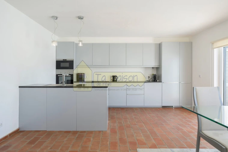 Moradia T3 para Venda em Salir Foto 8