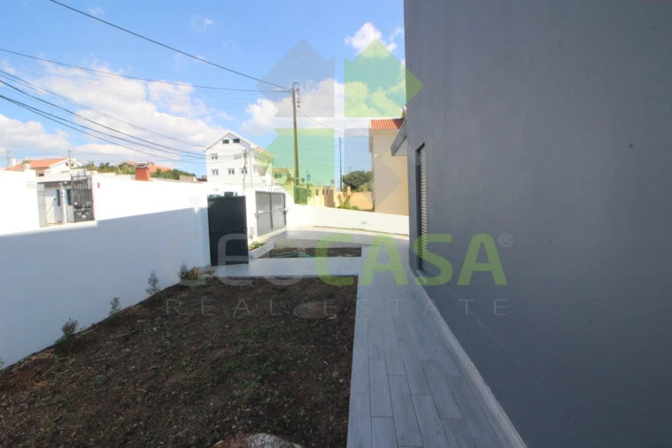 Moradia T4 para Venda em Rio de Mouro Foto 51