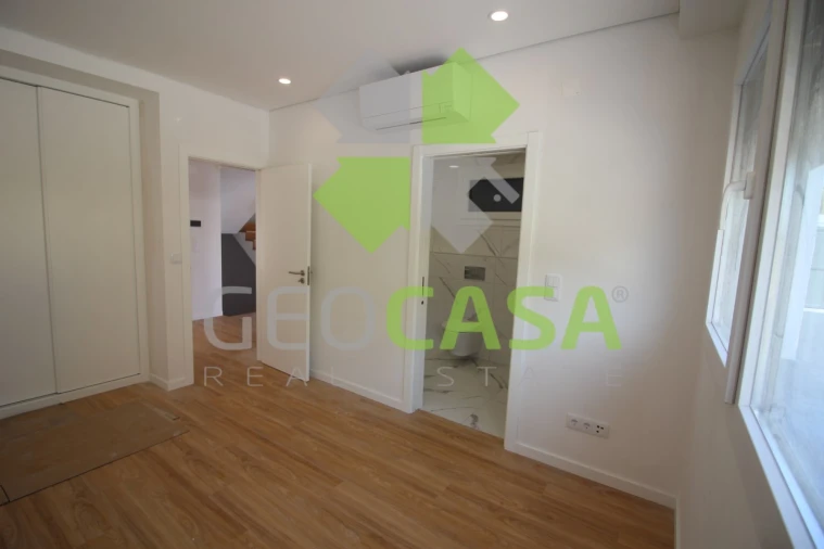 Moradia T4 para Venda em Rio de Mouro Foto 16