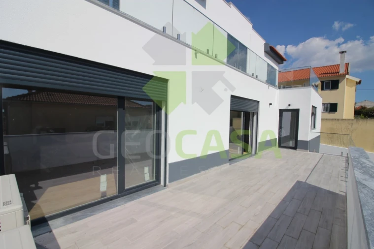 Moradia T4 para Venda em Rio de Mouro Foto 22