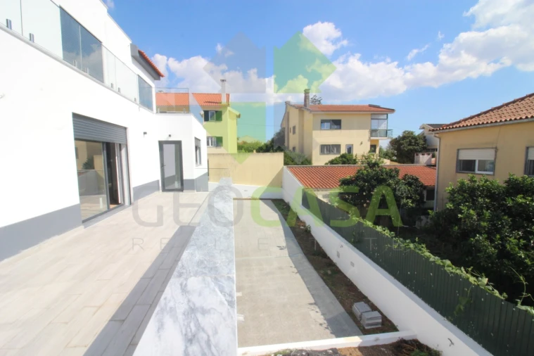 Moradia T4 para Venda em Rio de Mouro Foto 25