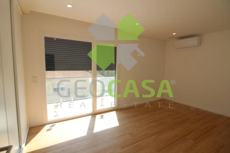 Moradia T4 para Venda em Rio de Mouro Foto 36