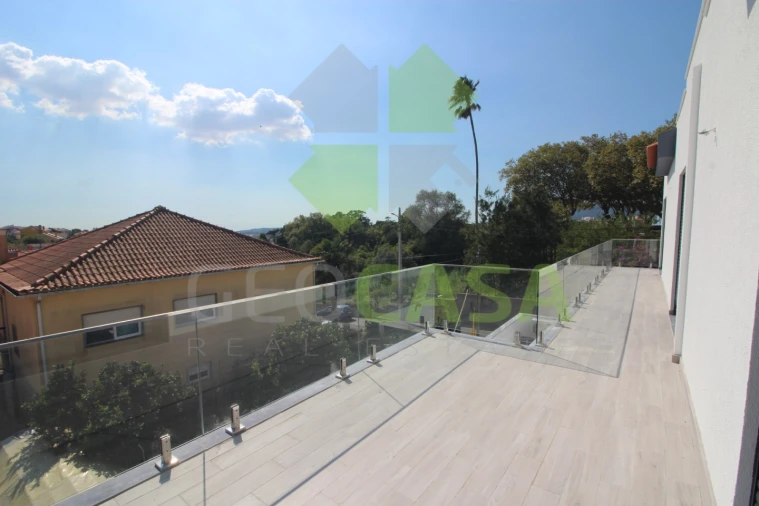 Moradia T4 para Venda em Rio de Mouro Foto 38