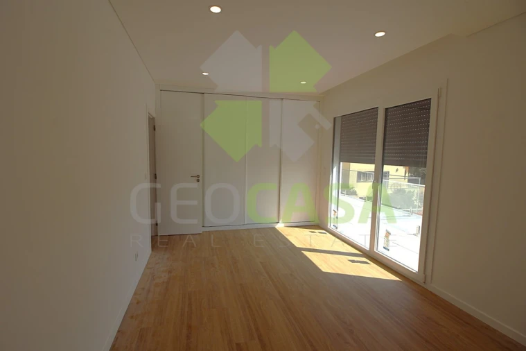 Moradia T4 para Venda em Rio de Mouro Foto 37