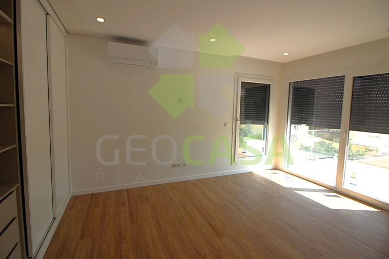 Moradia T4 para Venda em Rio de Mouro Foto 39