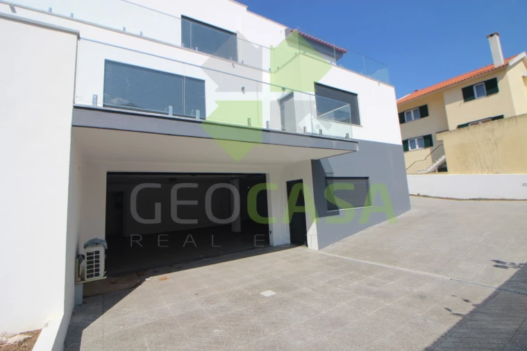 Moradia T4 para Venda em Rio de Mouro Foto 48