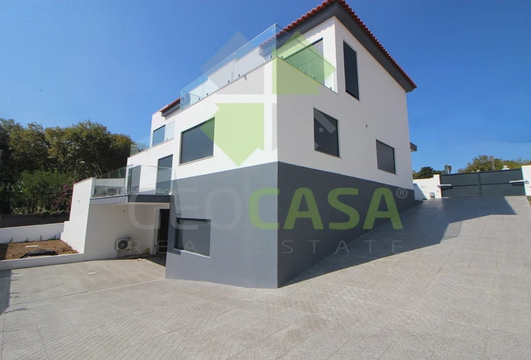 Moradia T4 para Venda em Rio de Mouro Foto 49