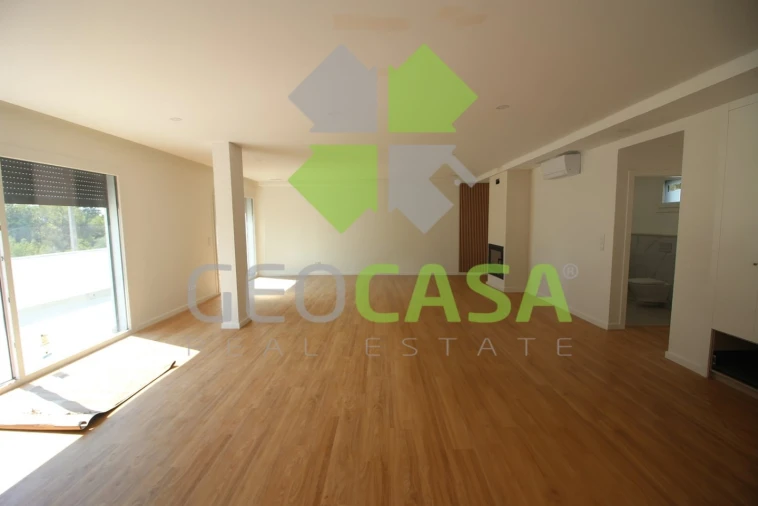 Moradia T4 para Venda em Rio de Mouro Foto 12