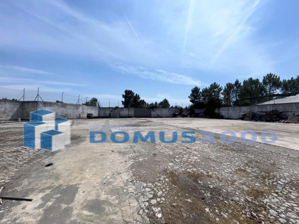 Armazém para Venda em Constantim e Vale de Nogueiras Foto 2