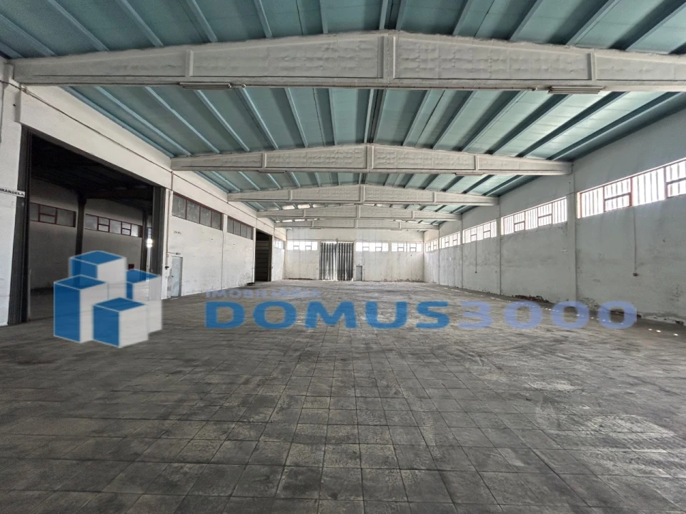 Armazém para Venda em Constantim e Vale de Nogueiras Foto 1