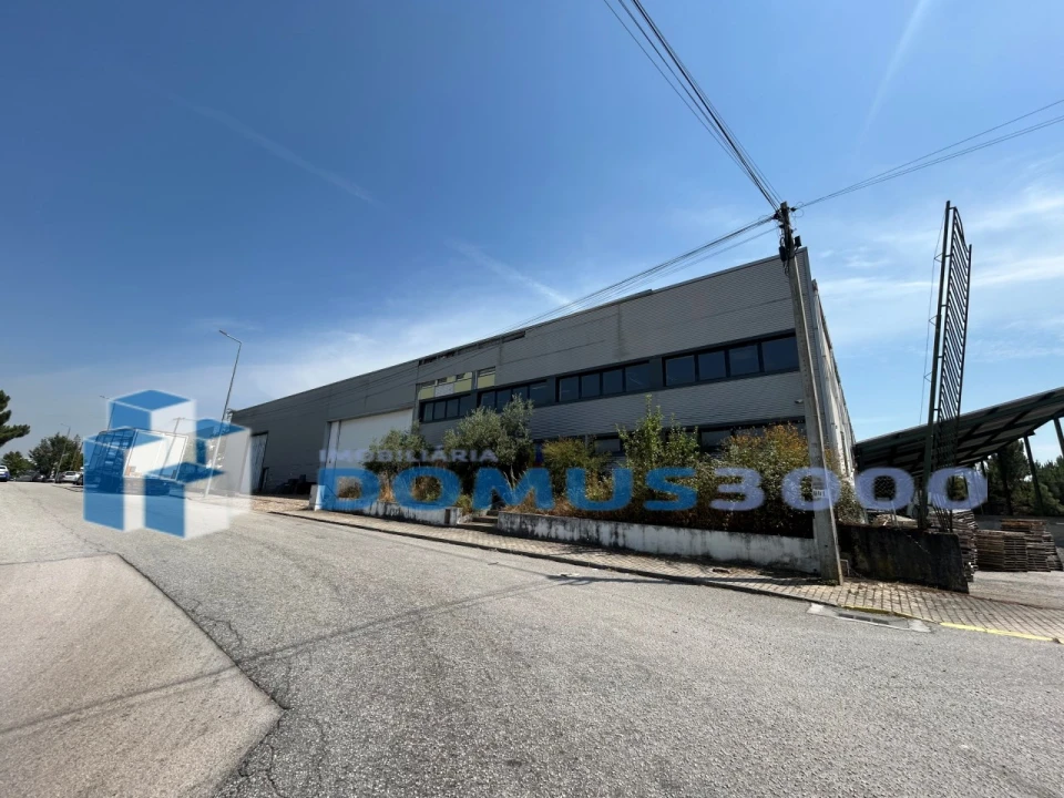 Armazém para Venda em Constantim e Vale de Nogueiras Foto 9