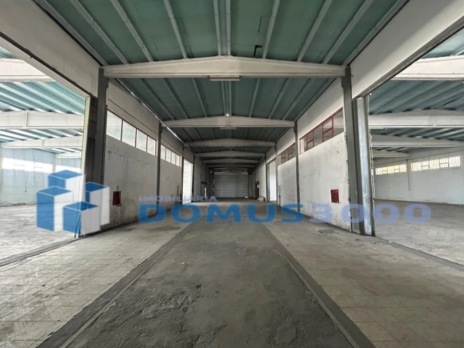 Armazém para Venda em Constantim e Vale de Nogueiras Foto 4