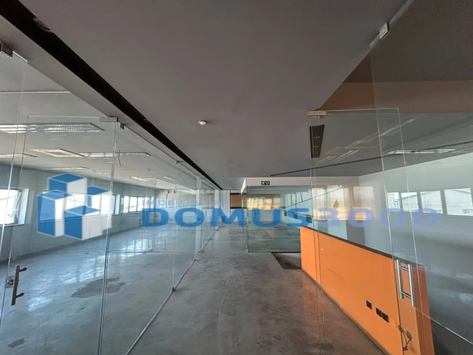 Armazém para Venda em Constantim e Vale de Nogueiras Foto 8