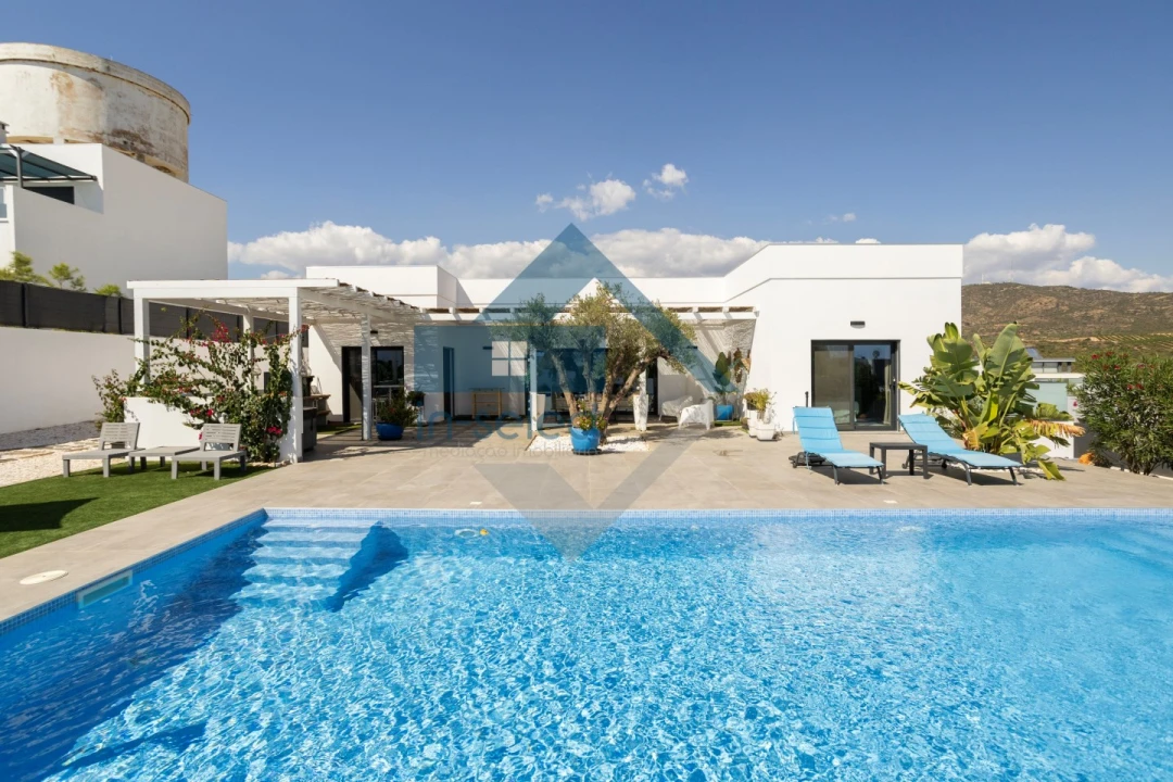 Moradia T3 para Venda em Quelfes Foto 1