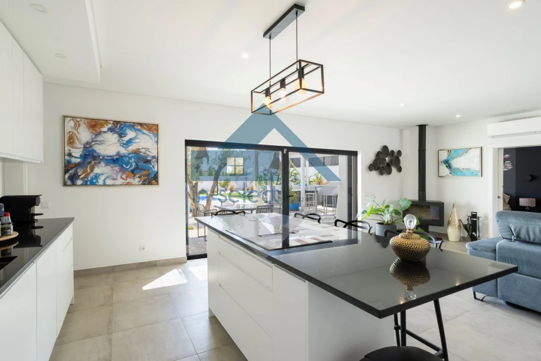 Moradia T3 para Venda em Quelfes Foto 11