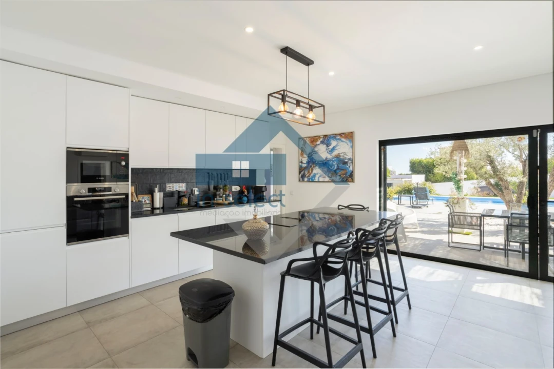 Moradia T3 para Venda em Quelfes Foto 12