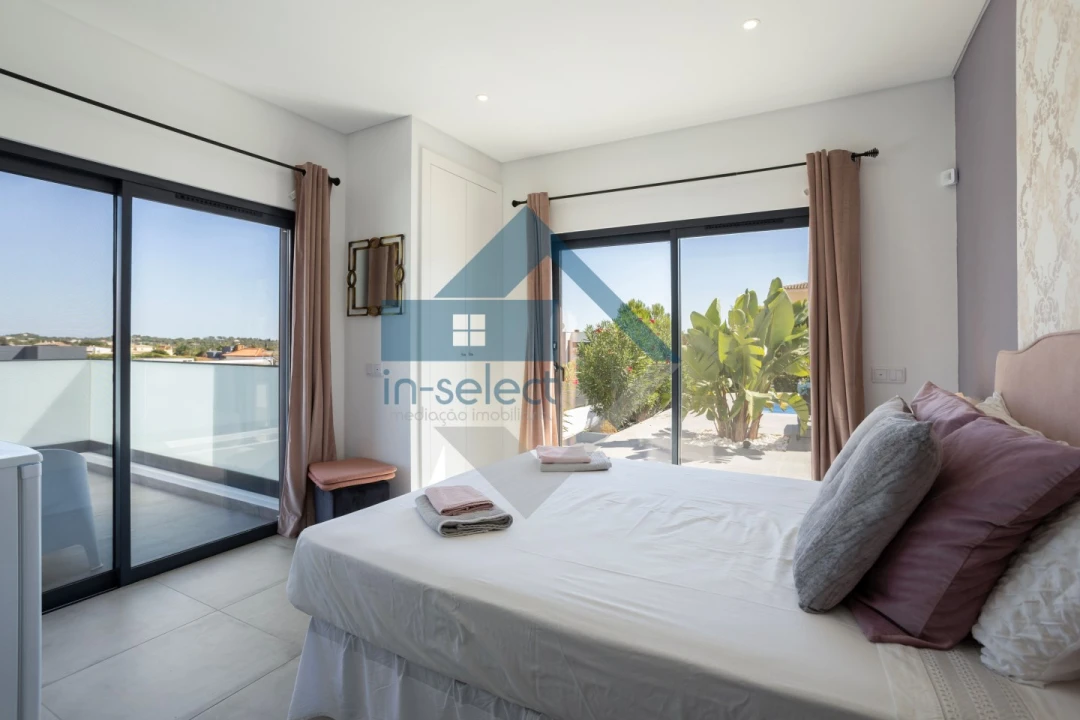 Moradia T3 para Venda em Quelfes Foto 16