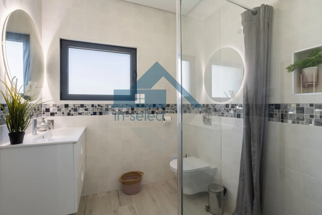 Moradia T3 para Venda em Quelfes Foto 21