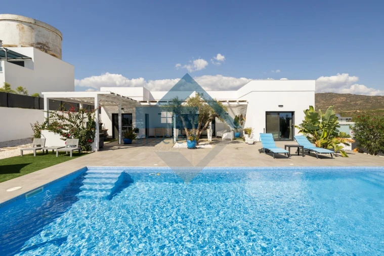 Moradia T3 para Venda em Quelfes Foto 1