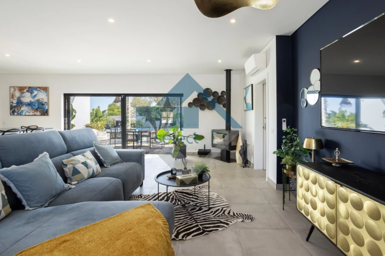 Moradia T3 para Venda em Quelfes Foto 4