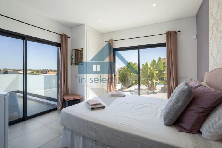 Moradia T3 para Venda em Quelfes Foto 16