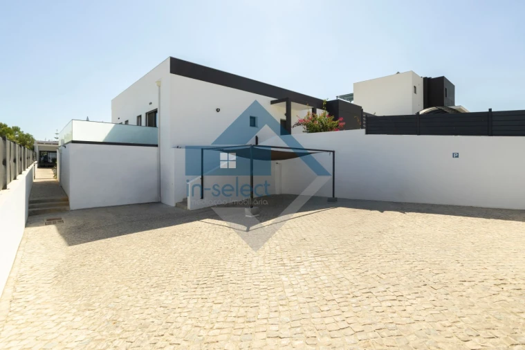 Moradia T3 para Venda em Quelfes Foto 32