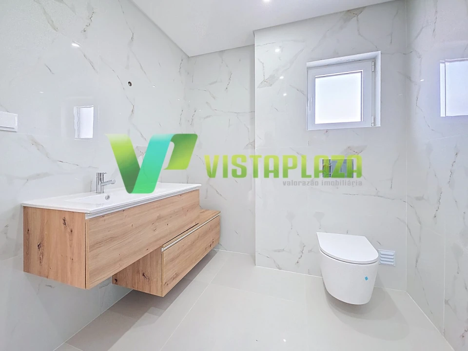 Moradia T3 para Venda em Estômbar e Parchal Foto 11