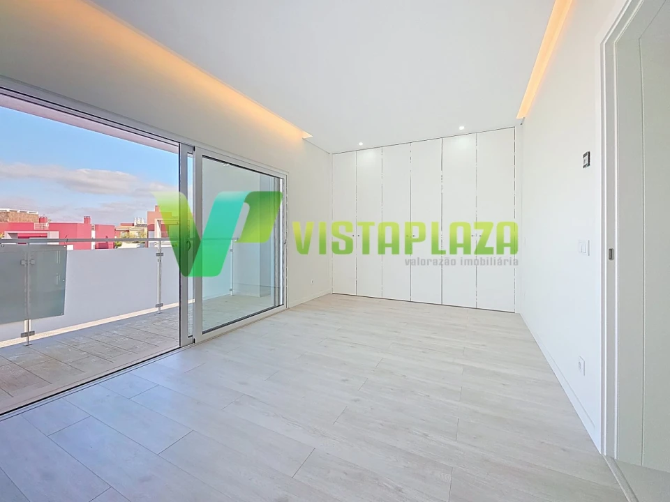 Moradia T3 para Venda em Estômbar e Parchal Foto 28