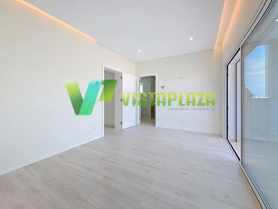 Moradia T3 para Venda em Estômbar e Parchal Foto 31