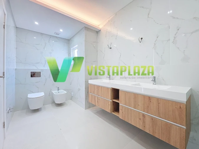 Moradia T3 para Venda em Estômbar e Parchal Foto 27