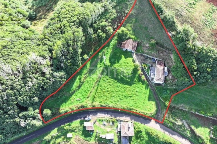 Moradia T2 para Venda em Santo Espirito Foto 1