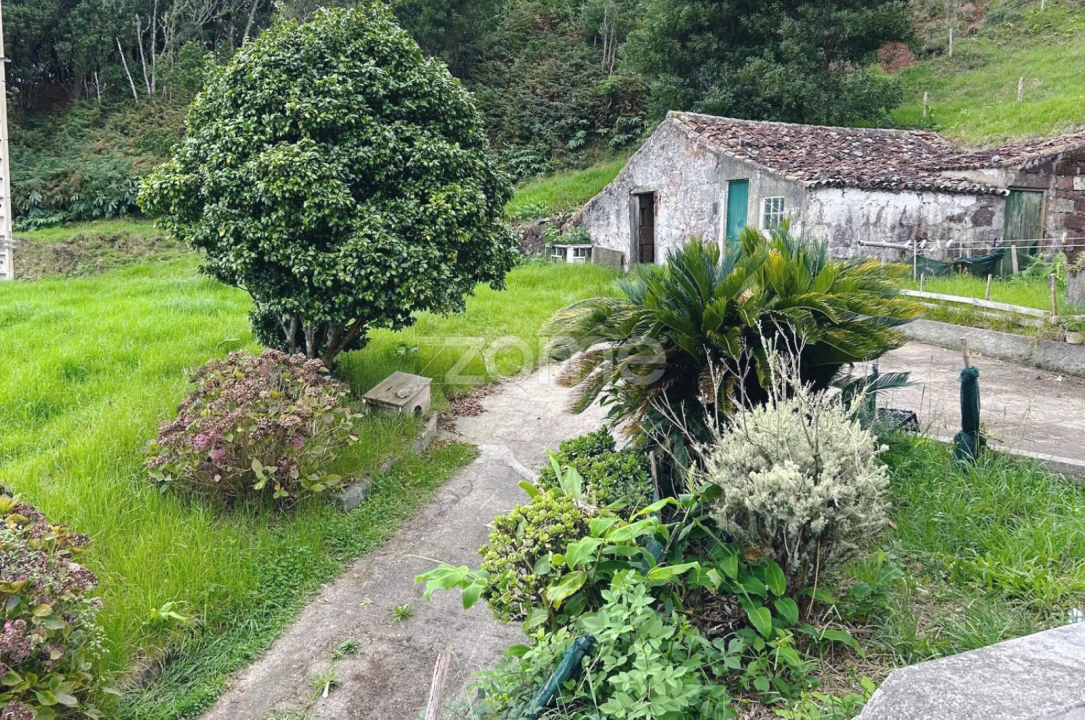 Moradia T2 para Venda em Santo Espirito Foto 8