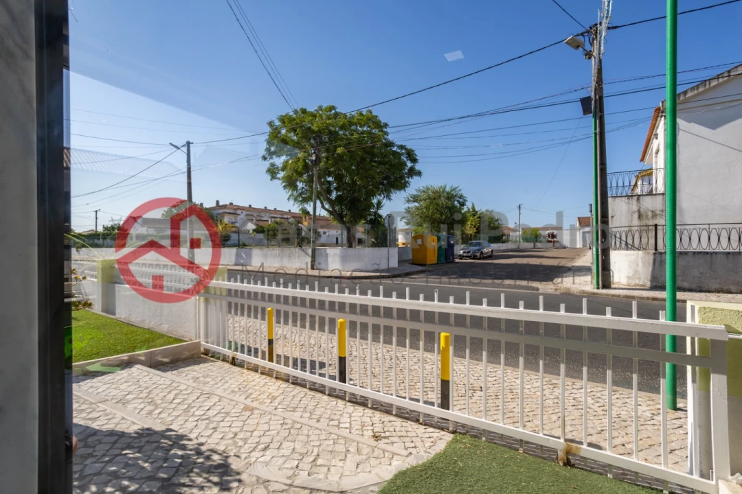 Loja para Cedência de Quotas em Samora Correia Foto 11