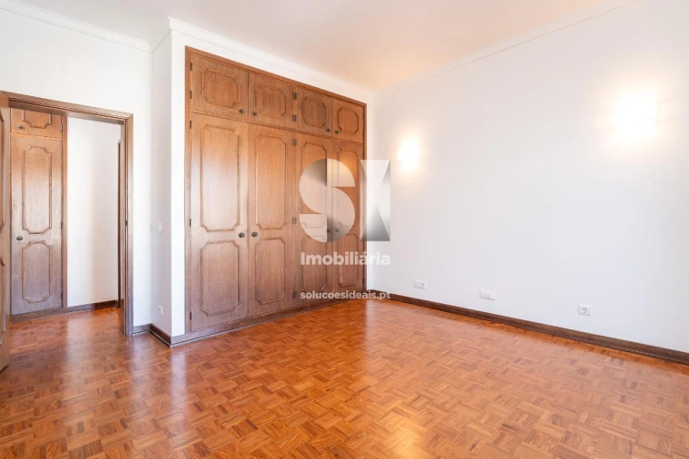 Apartamento T8 para Arrendamento em Sé Nova, Santa Cruz, Almedina e São Bartolomeu Foto 11