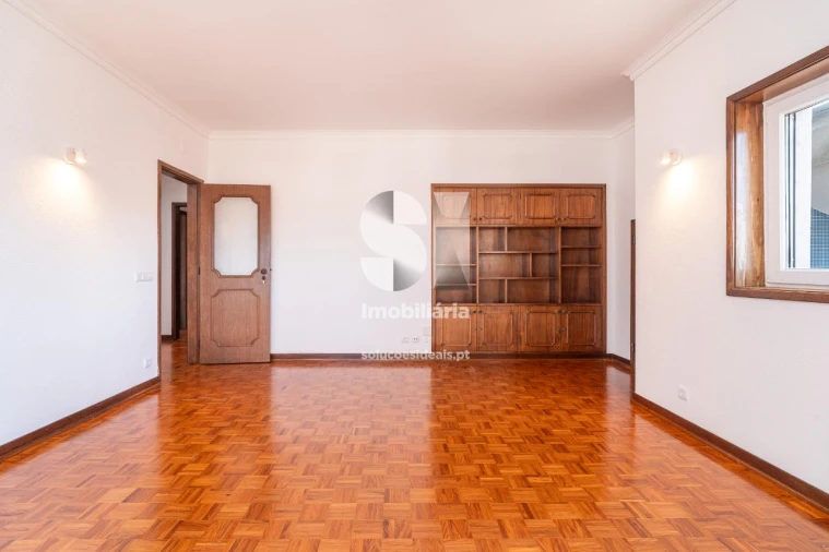 Apartamento T8 para Arrendamento em Sé Nova, Santa Cruz, Almedina e São Bartolomeu Foto 21