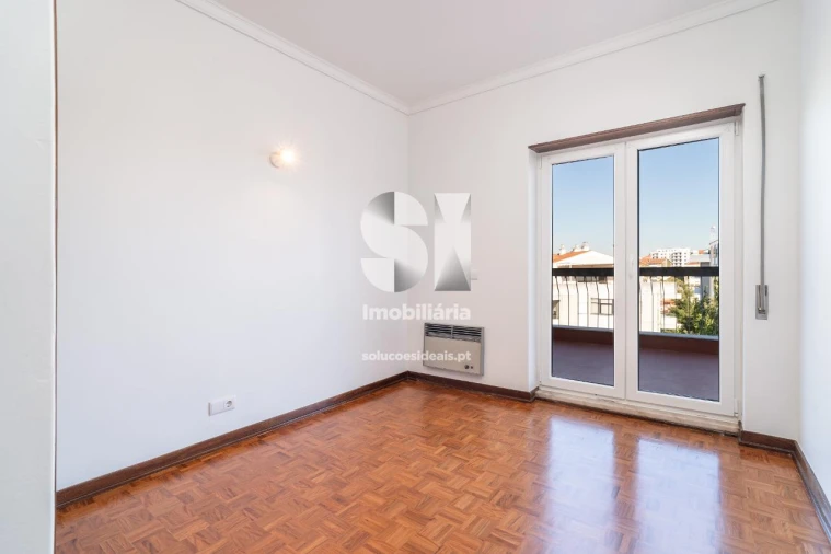 Apartamento T8 para Arrendamento em Sé Nova, Santa Cruz, Almedina e São Bartolomeu Foto 23