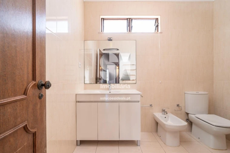 Apartamento T8 para Arrendamento em Sé Nova, Santa Cruz, Almedina e São Bartolomeu Foto 24